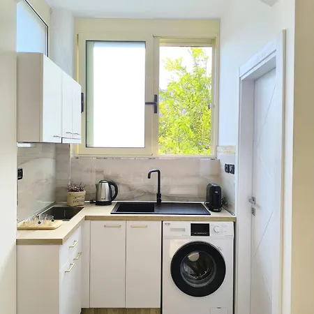 New Apartment Close To Sea And Downtown Vlore Exterior photo