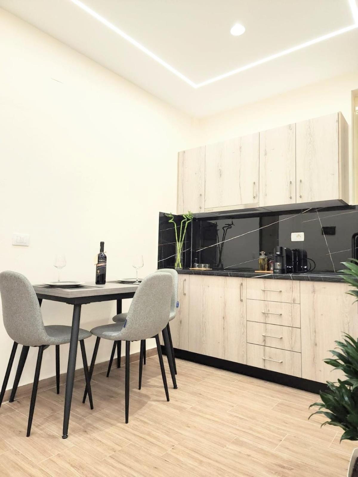 New Close To Sea And Downtown Apartment Vlorë